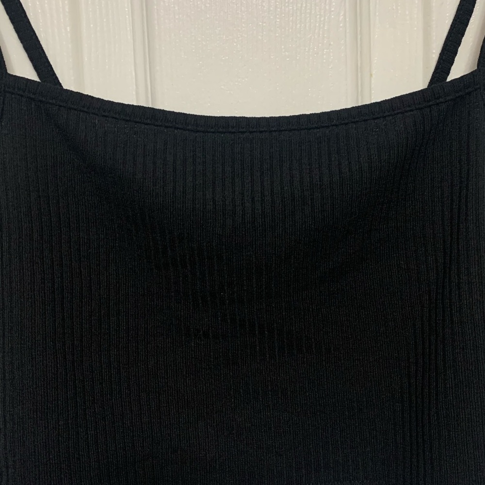 ✨3/$25 Small crop top✨ - Picture 3 of 4